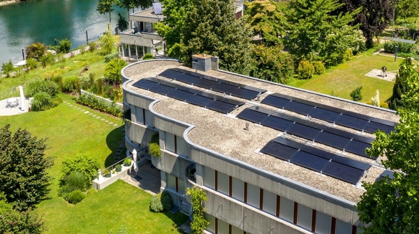 Solaranlage und Energiesteuerung in Büren an der Aare.