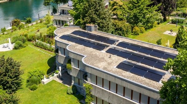 Solaranlage und Energiesteuerung in Büren an der Aare.